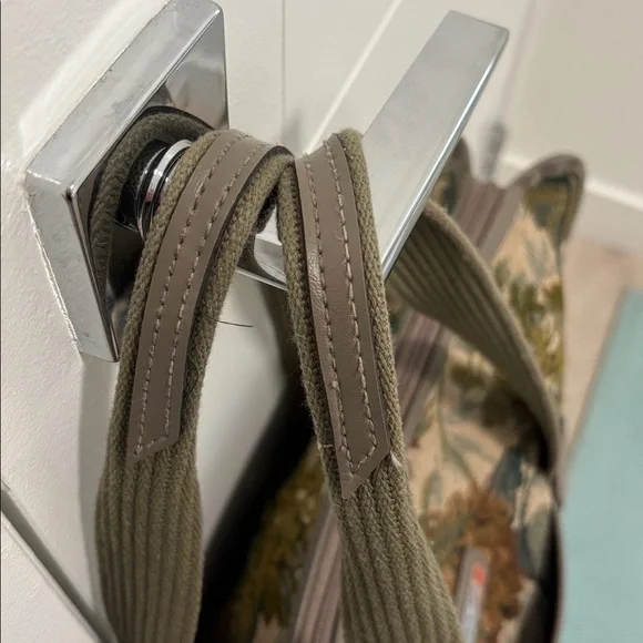 Vintage Diane Von Furstenburg weekender bag floral tapestry shoulder bag - Picture 12 of 17